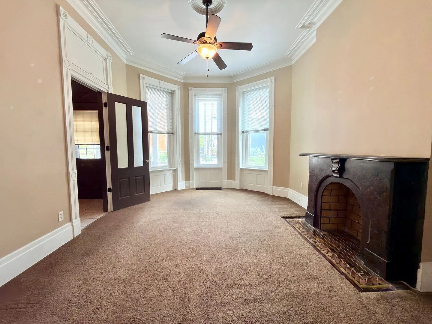 3 bed, 2.0 bath, 2500 sqft, $2,600 — Photo 4