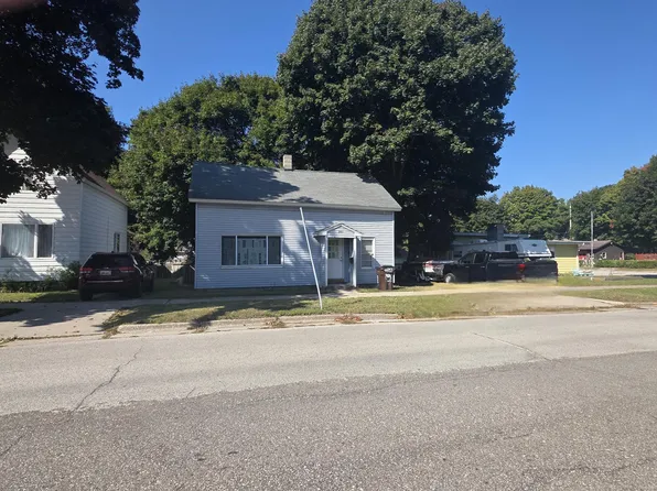 207 N Rath Ave, Ludington, MI 49431