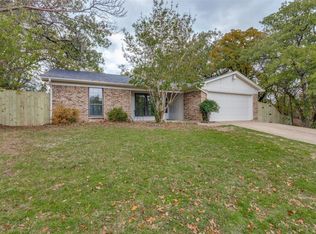 350 Woodhill Way Ct, Azle, TX 76020