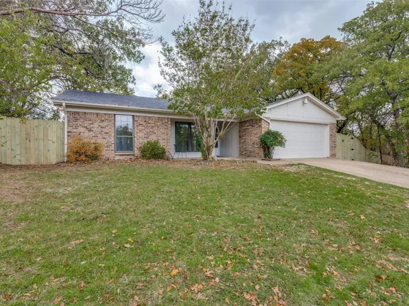 350 Woodhill Way Ct, Azle, TX 76020