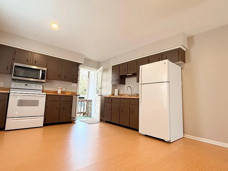 336 Jefferson St — Photo 5
