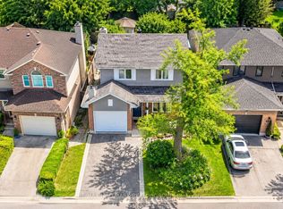 29 Carbery Dr, Ottawa, ON K2S 1E5