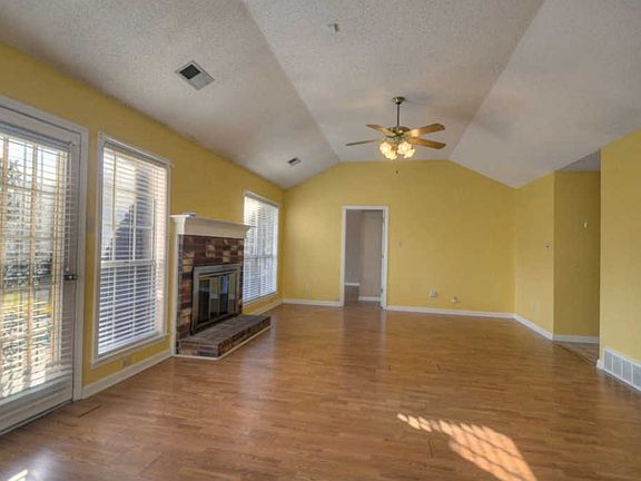 3rd image of 7443 Overcreek Ln