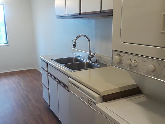 3rd image of 1427 Natalie Ln #107