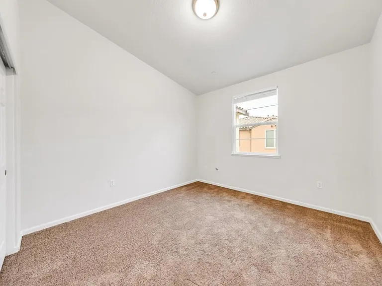 425 Regatta Ln #103 — Photo 23