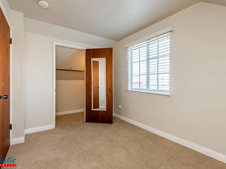 215 Topeka Ave — Photo 12
