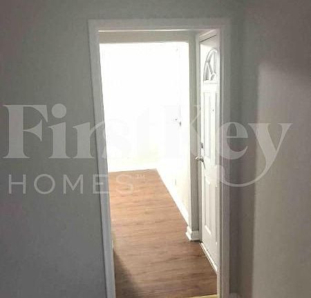 4th image of 1491 Forest Ave