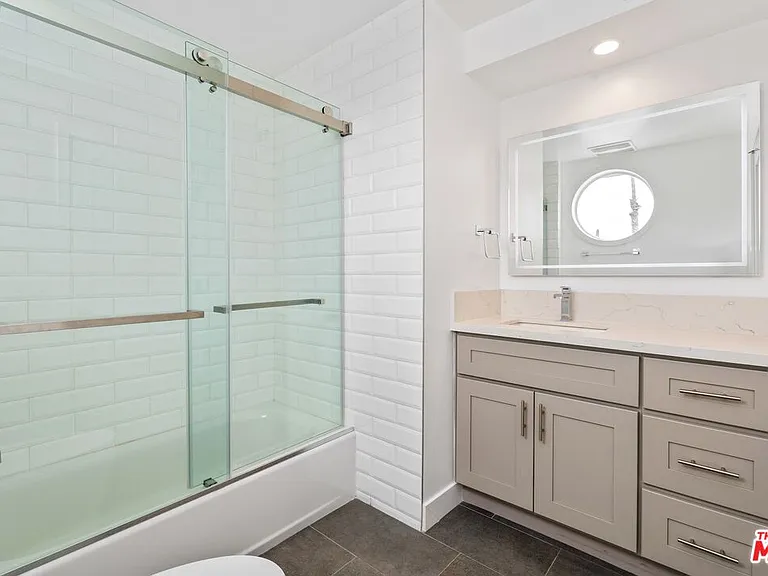 1060 S Bronson Ave #1 — Photo 17