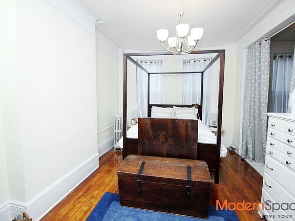 4th image of 3135 30th St #2G
