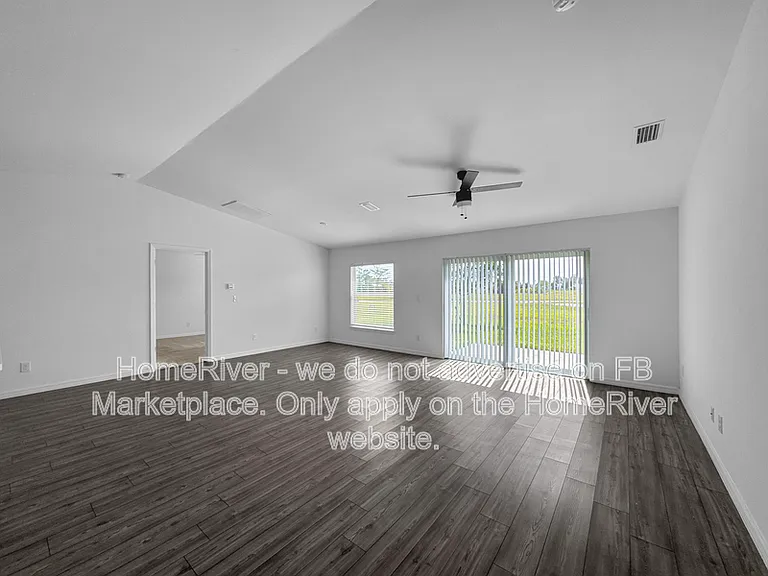 4303 NE 12th Ct — Photo 3