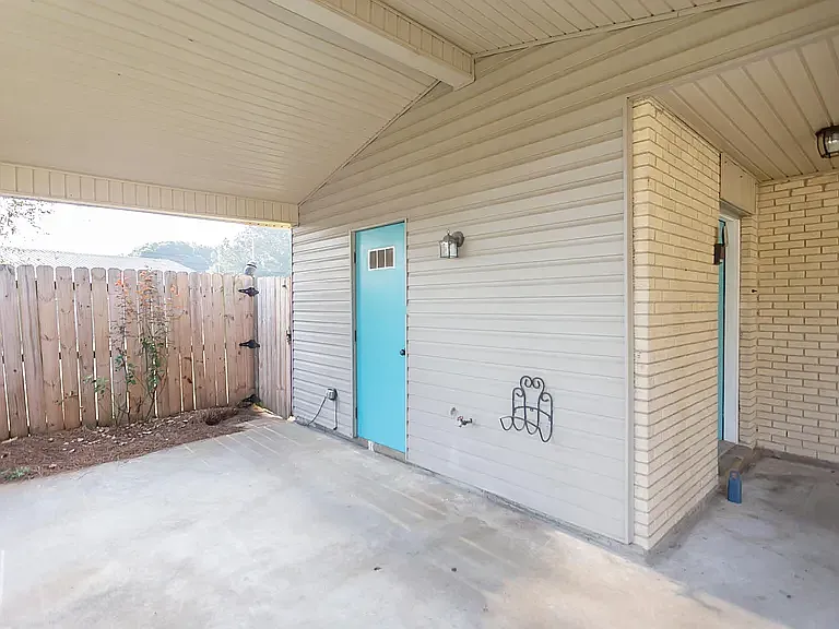 130 Country Club Dr — Photo 7