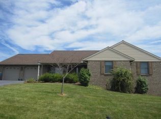 689 Sue Dr, Lititz, PA 17543