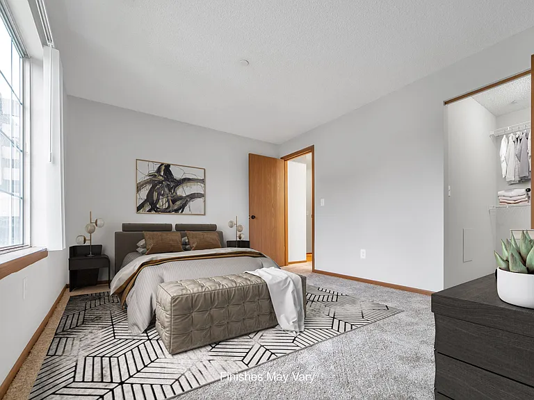2900 W War Memorial Dr — Photo 32