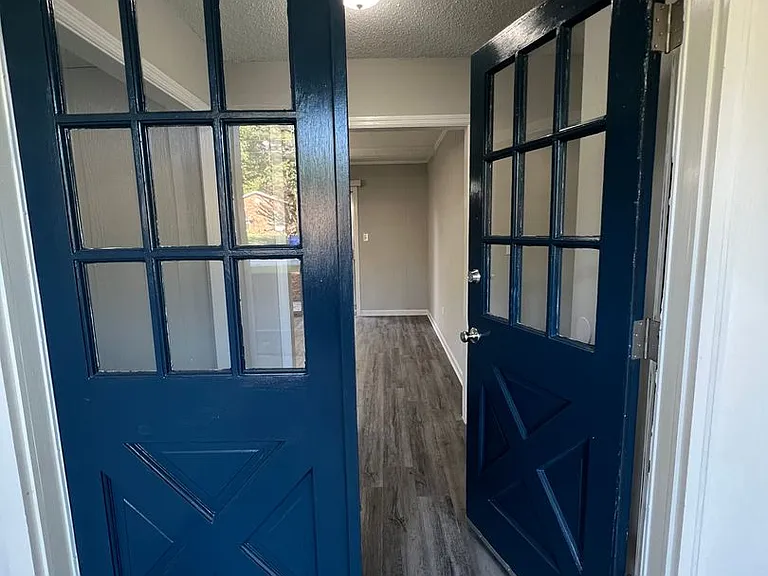 4120 Englewood Dr — Photo 2