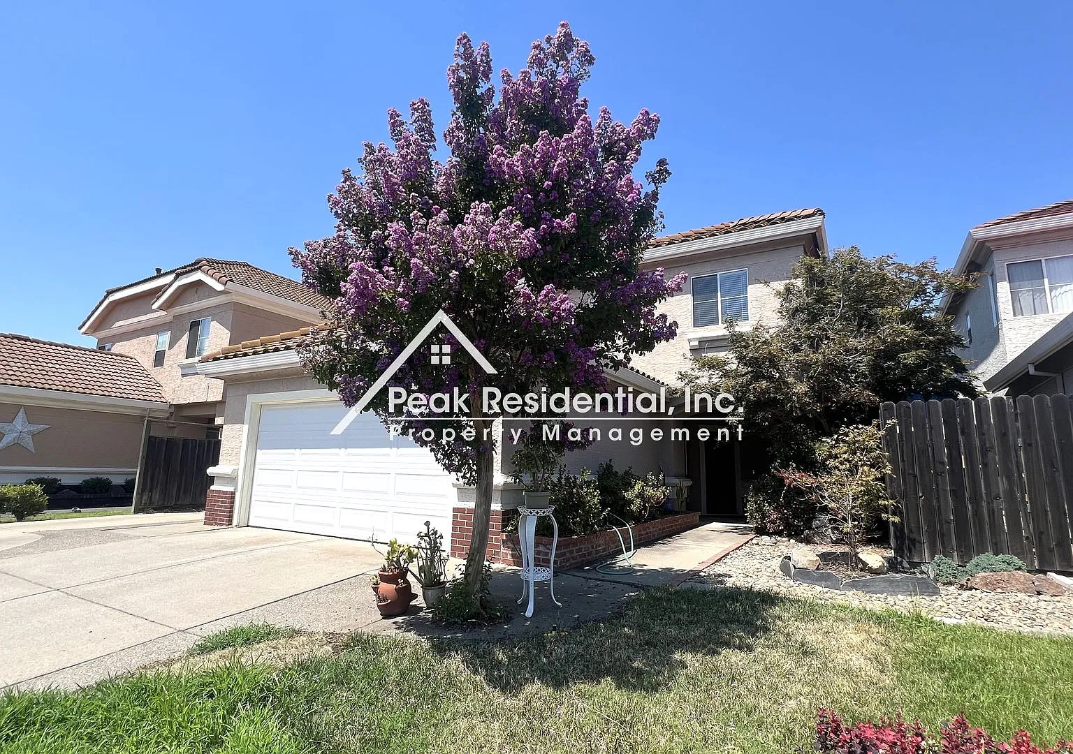Very Nice 4bd/3ba Roseville House With 2 Car Garage And Pool! — Photo 1