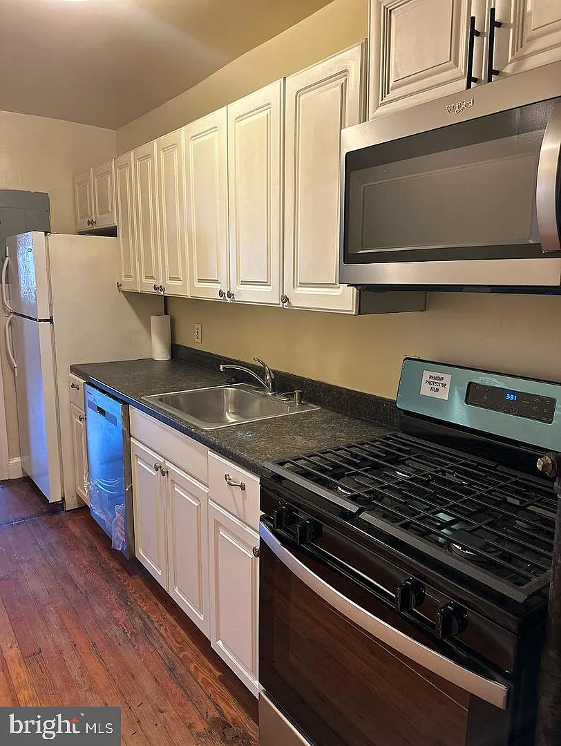 2 bed, 1.0 bath, 3480 sqft, $1,900 — Photo 1