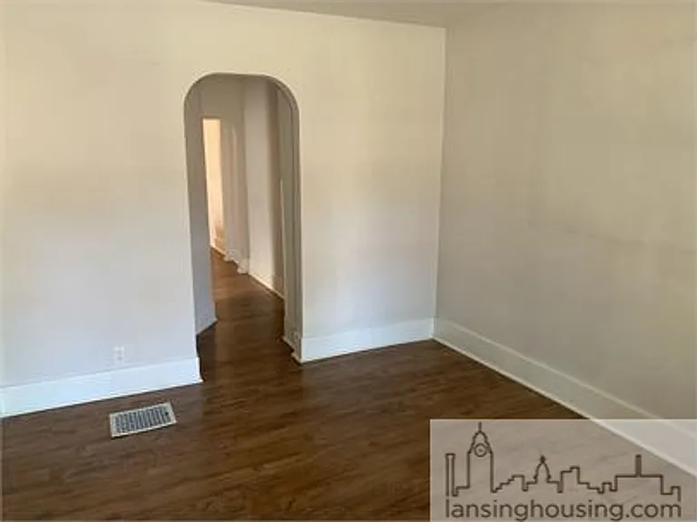 318 E Hillsdale — Photo 4