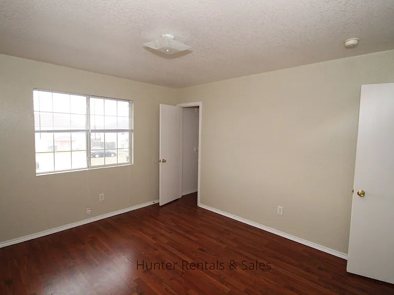 4504D Jeff Scott Dr — Photo 3