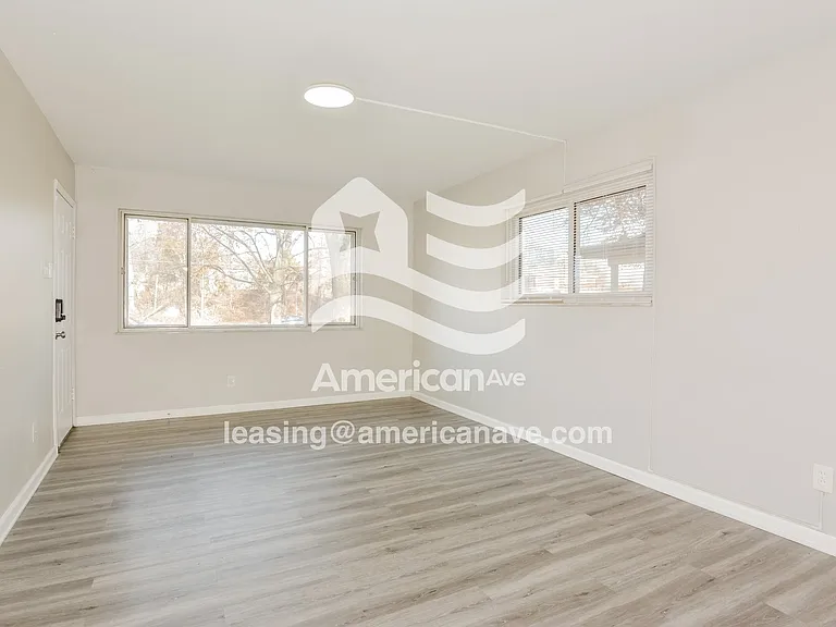 417926_004_wm_-_living_room_13458456.jpg