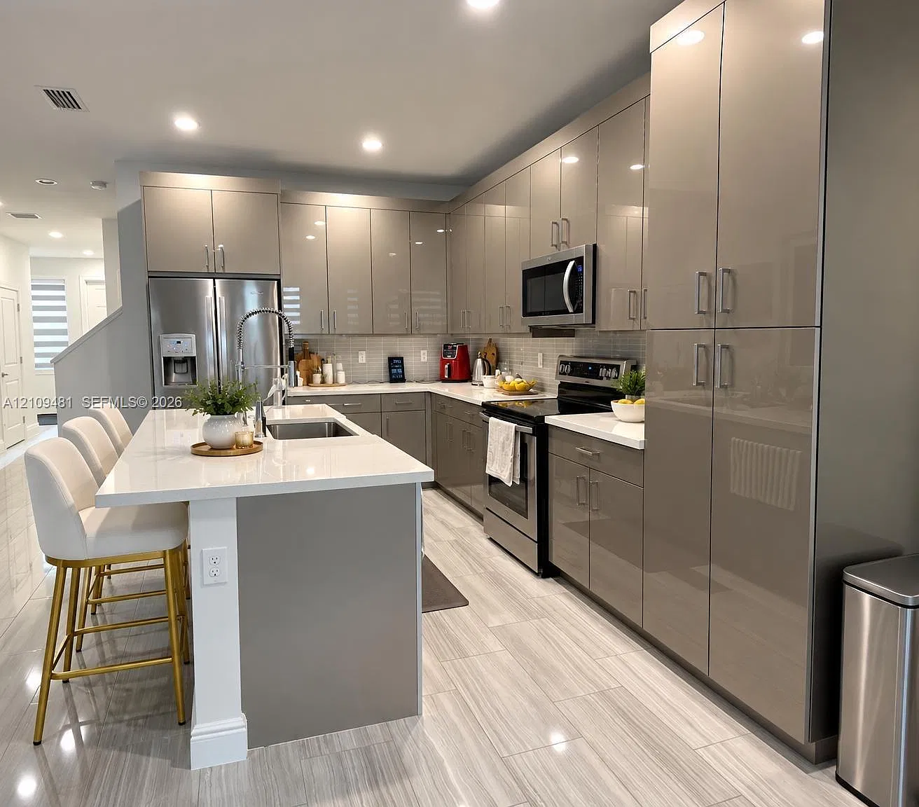 3 bed, 1842 sqft, $3,550 — Photo 3