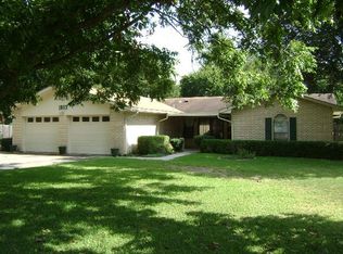 1803 Kent St, Taylor, TX 76574