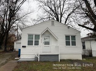 2326 Chambers Rd, Saint Louis, MO 63136
