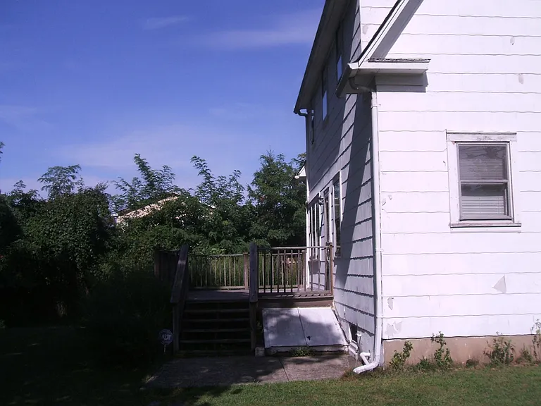 2111 Oak Tree Rd — Photo 3