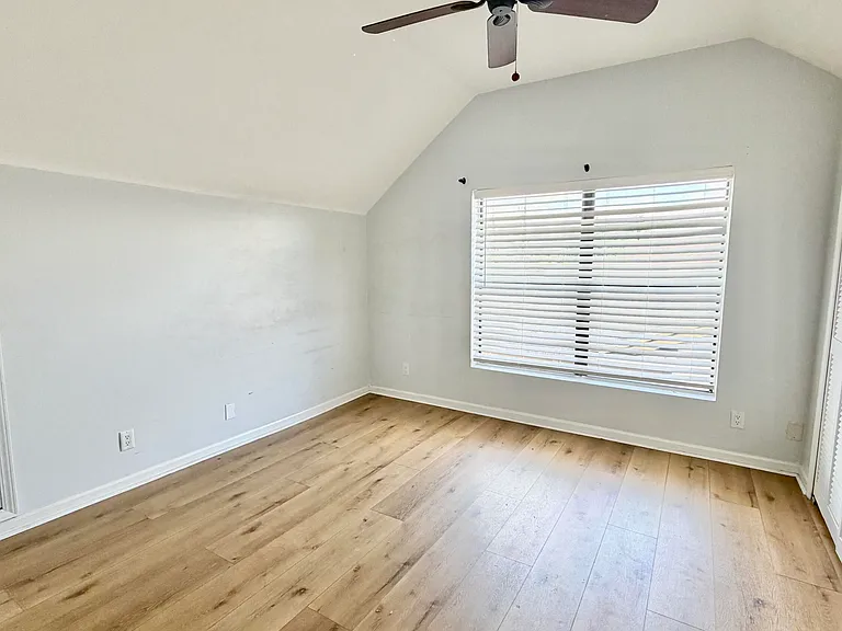6048 Garrett St — Photo 37