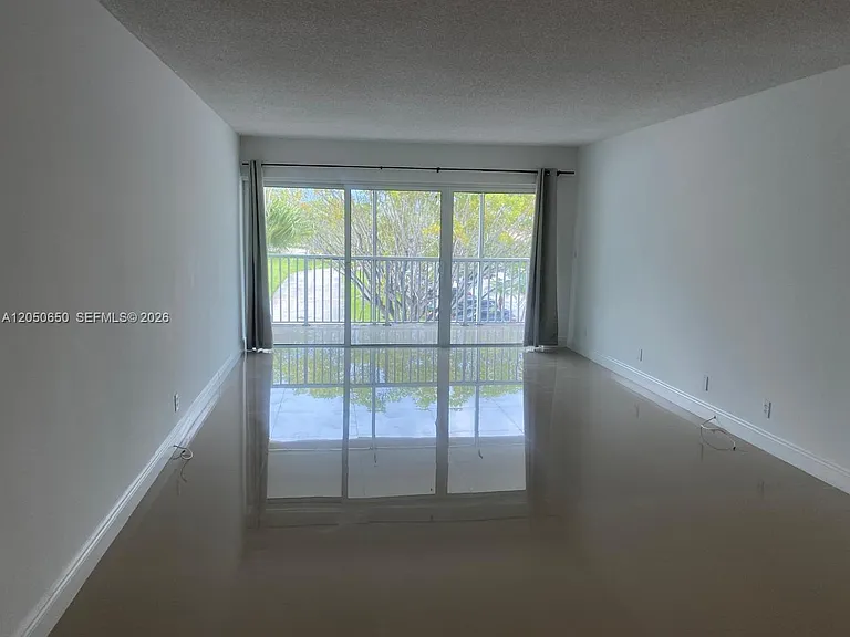 100 Lakeview Dr #316 — Photo 11