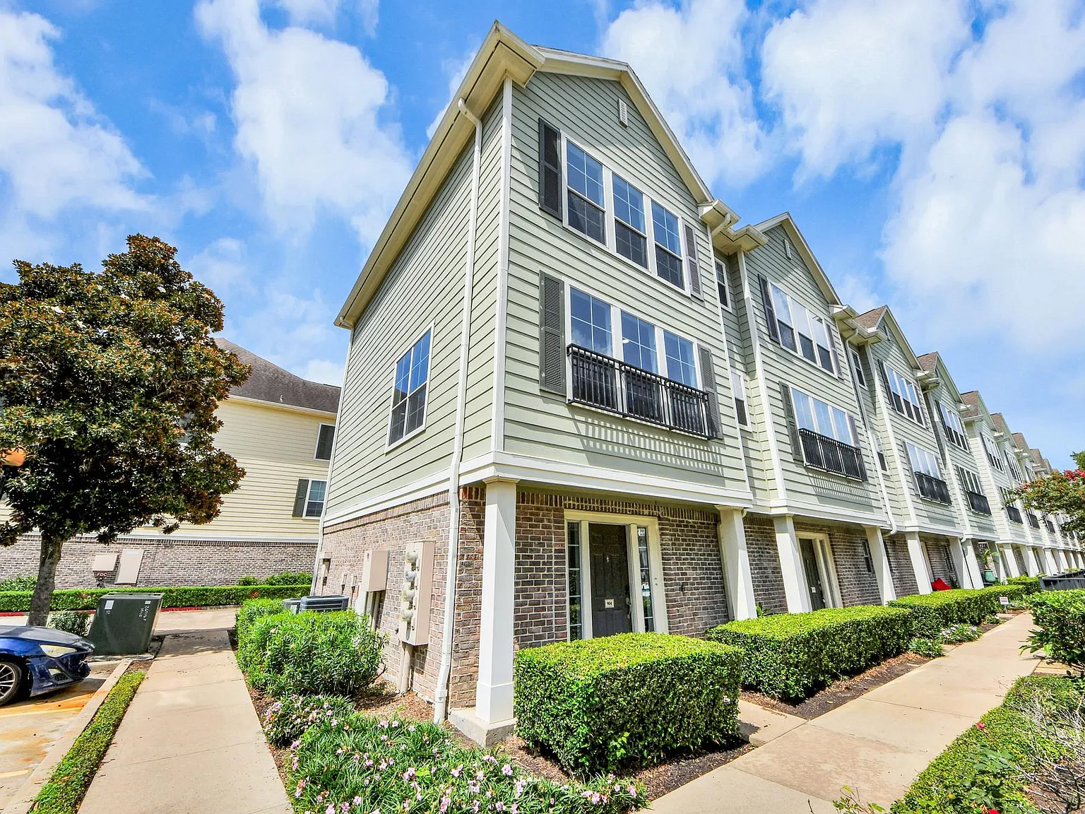 2 bed, 2.5 bath, 1494 sqft, $2,150 — Photo 2