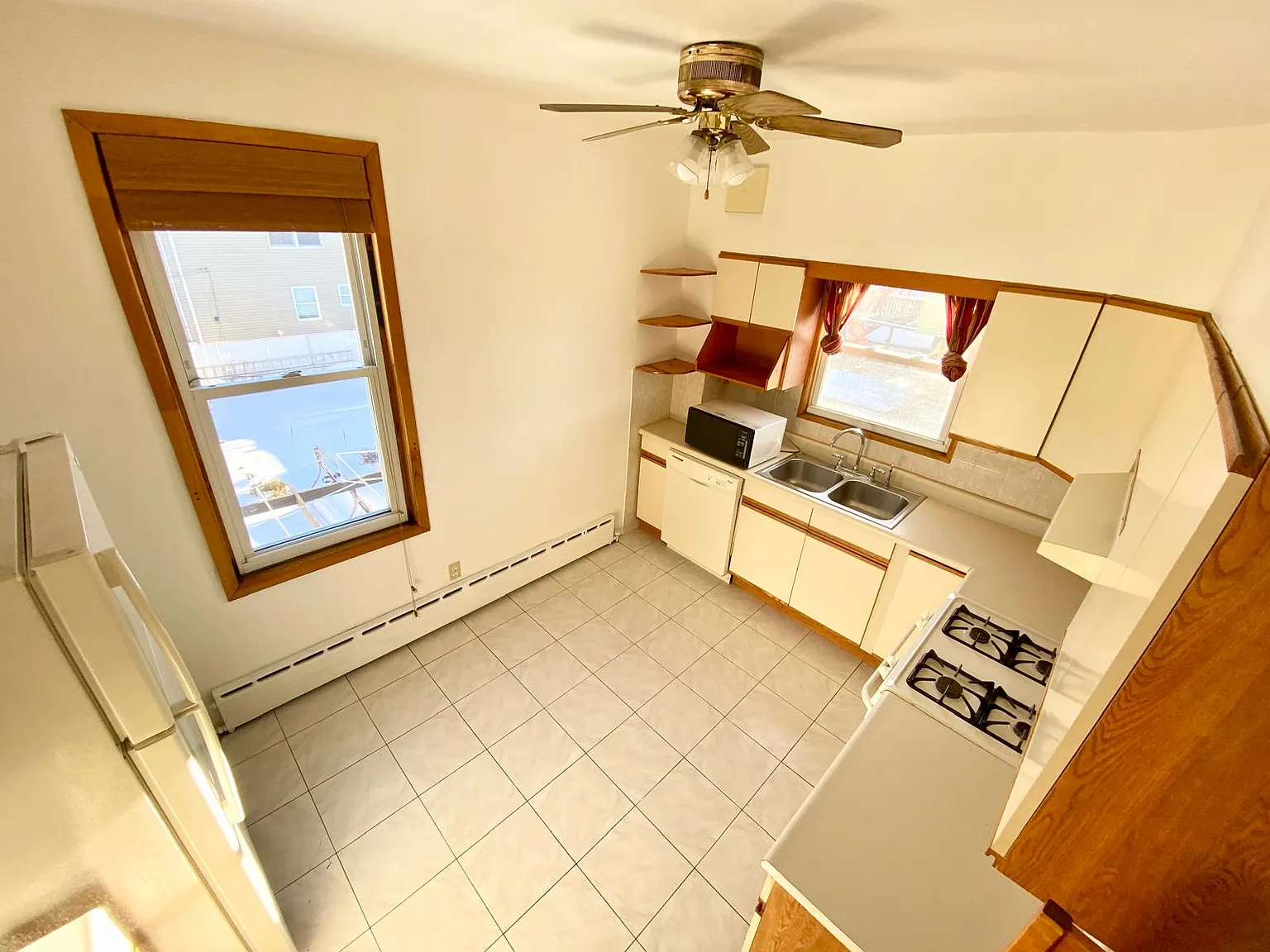 3 bed, 1800 sqft, $3,000 — Photo 3