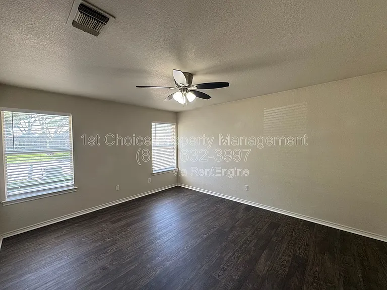 957 Austin Ct — Photo 16