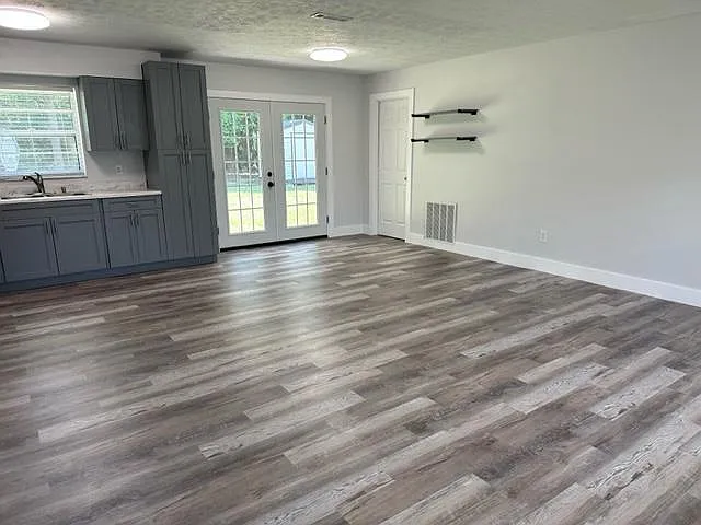 3 bed, 1182 sqft, $1,950 — Photo 2