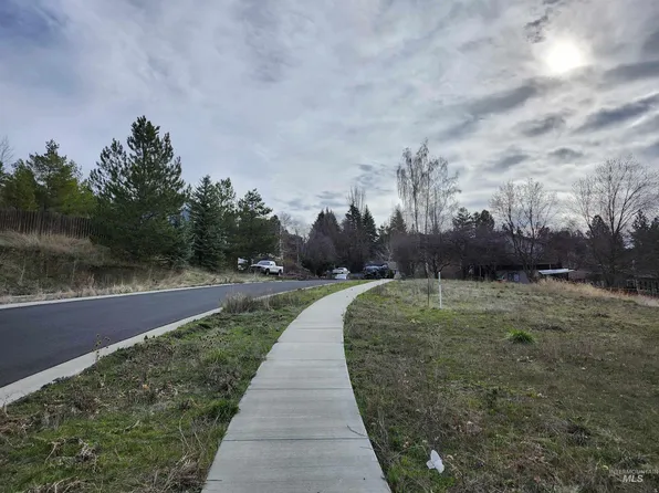2129 W View Dr, Moscow, ID 83843