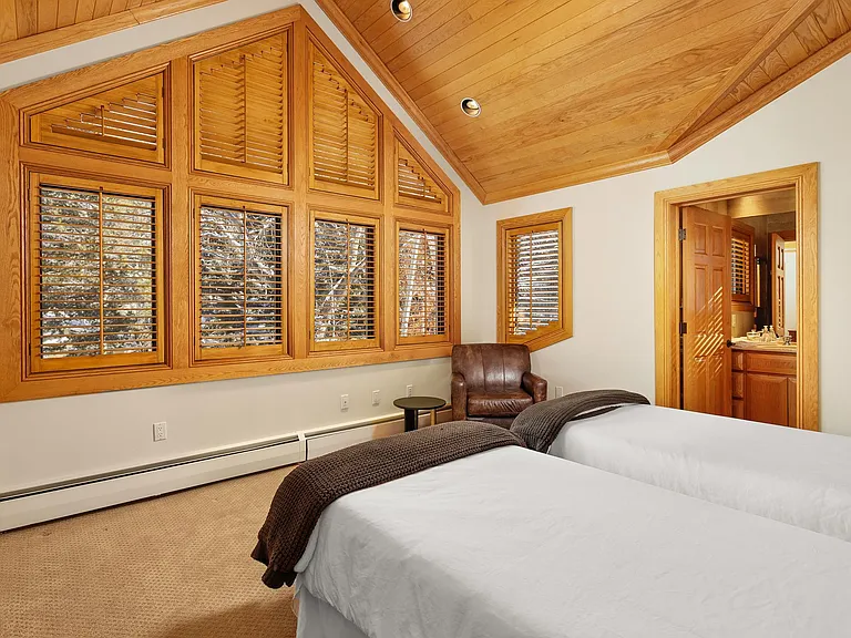 413 W Smuggler St — Photo 14