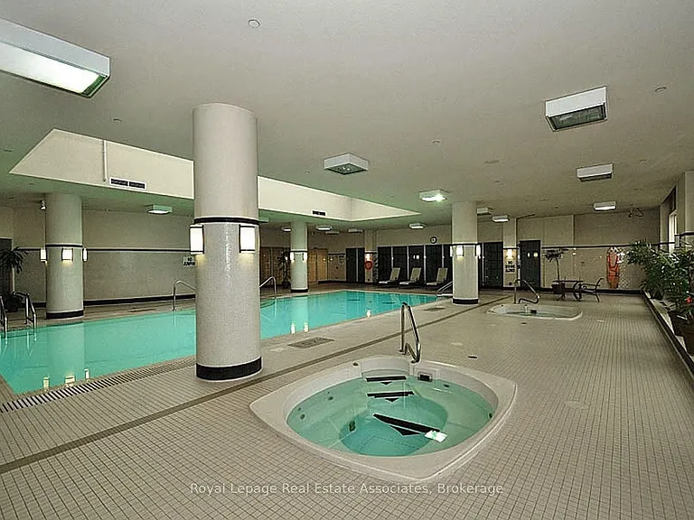25 Kingsbridge Garden Cir #622 — Photo 36