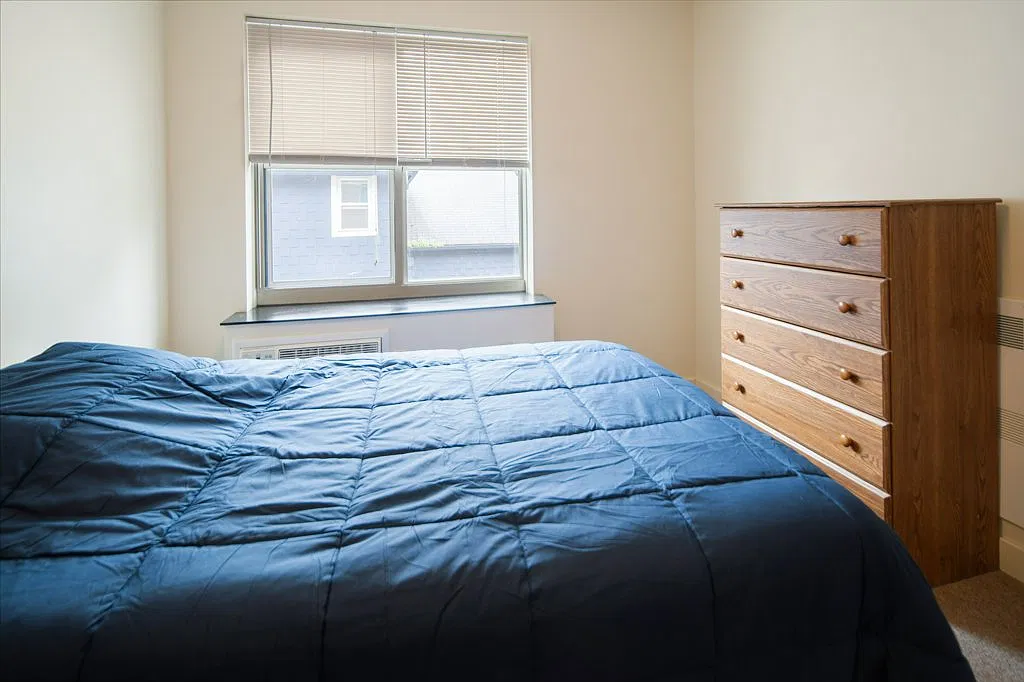 6 bed, 1500 sqft, $1,425 — Photo 4