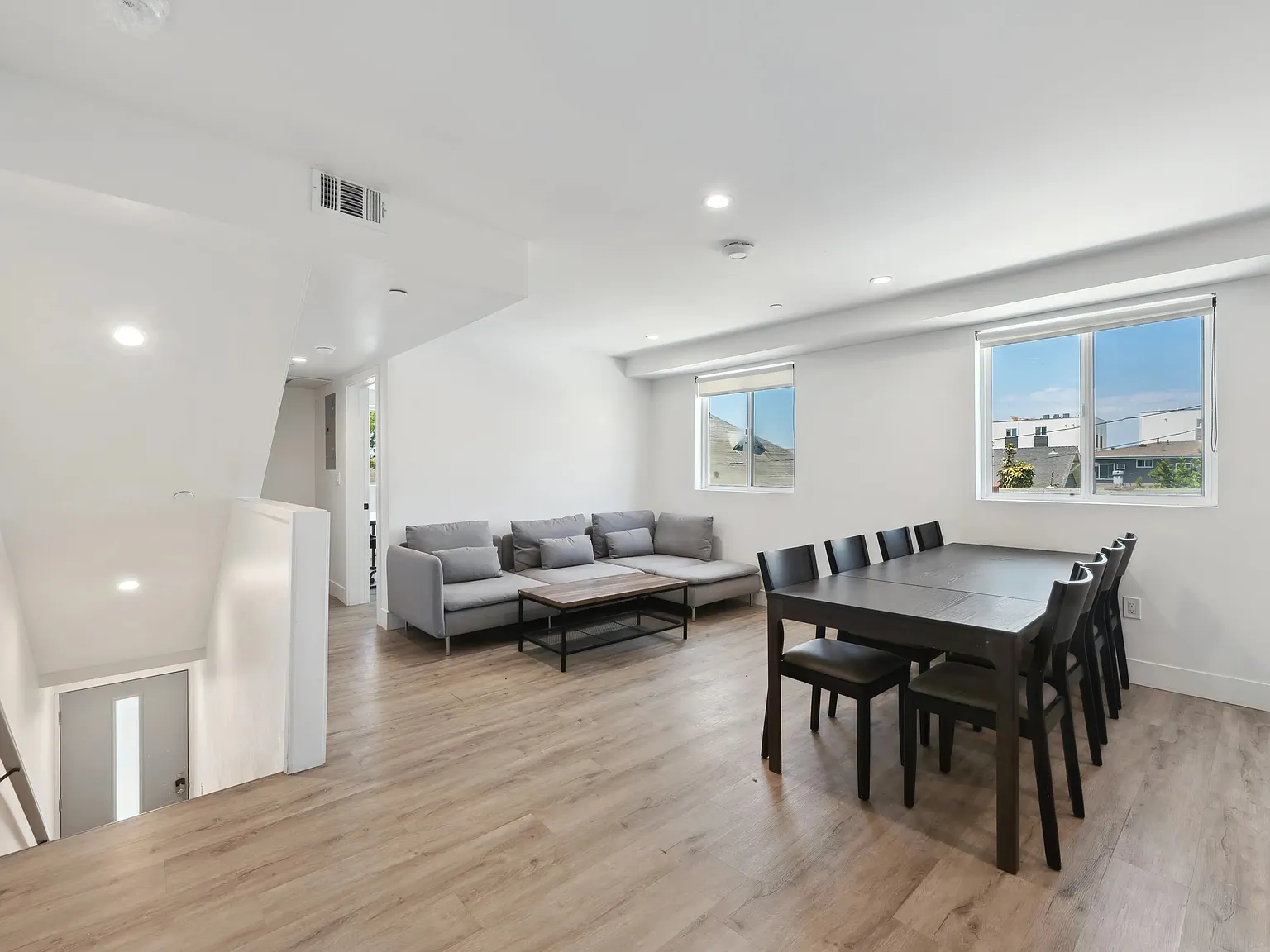 7 bed, 2156 sqft, $1,200 — Photo 1