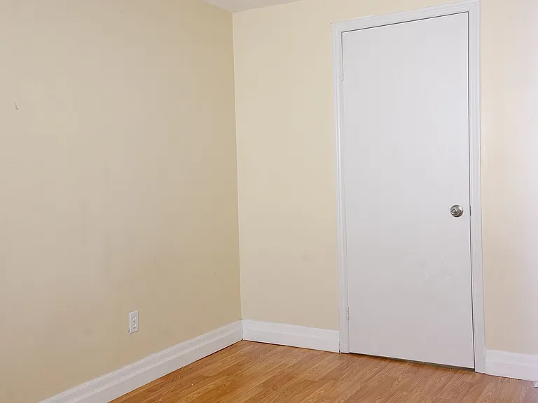1702 Greenvale Cres — Photo 14