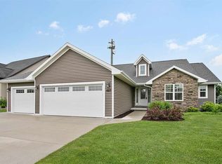 627 Pebblestone Cir, Hobart, WI 54155