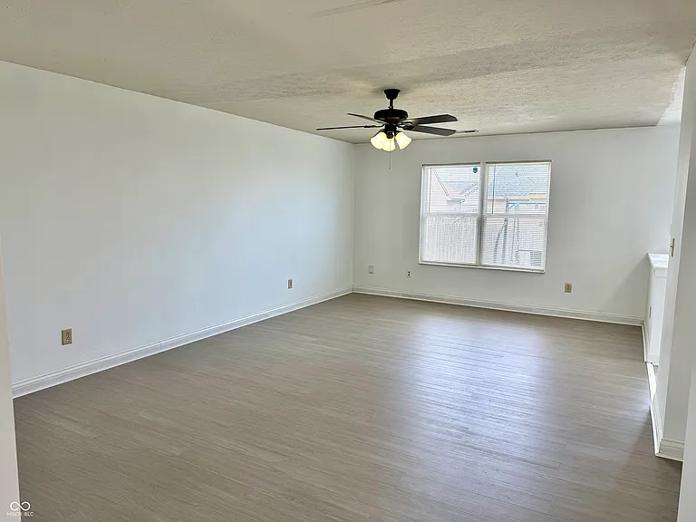 652 Loon Ln — Photo 3