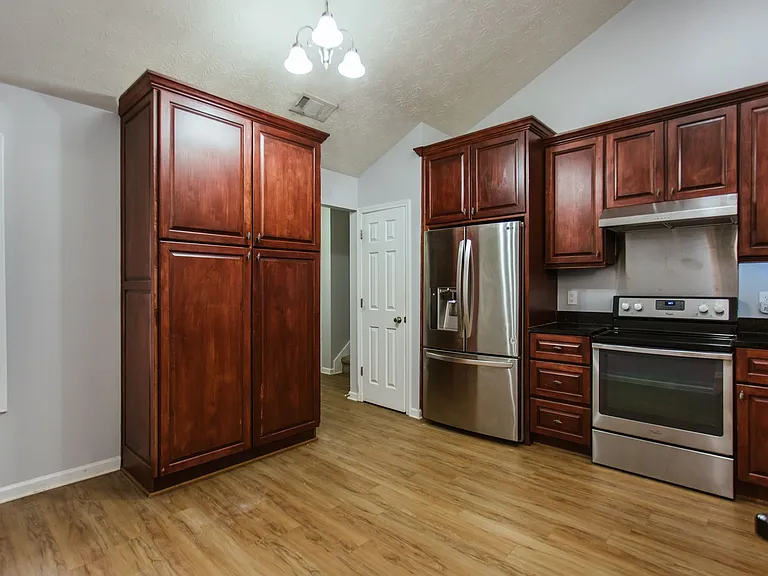 137 Bristol Woods Dr — Photo 7