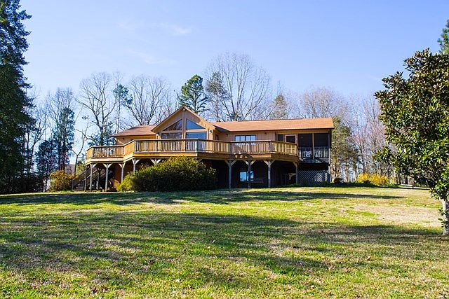 1st image of 135 Poplar Dr