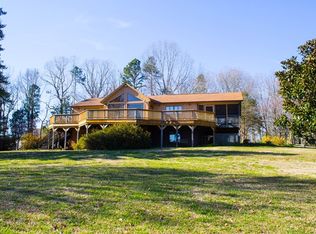 135 Poplar Dr, Ebony, VA 23845