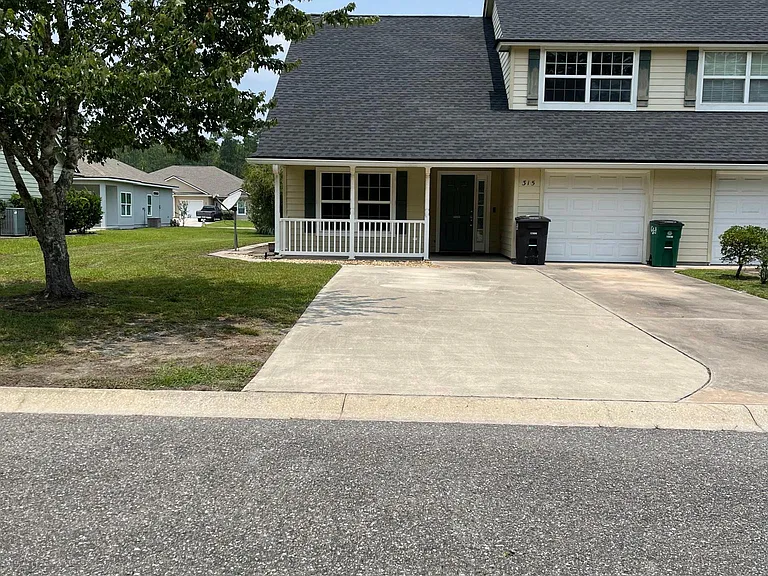315 Gary Cir — Photo 1