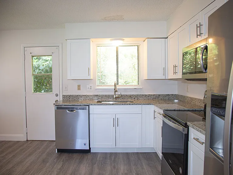 2445 Thomasson Dr — Photo 40
