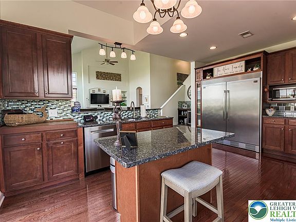 4th image of 2688 Meadow Lane Dr