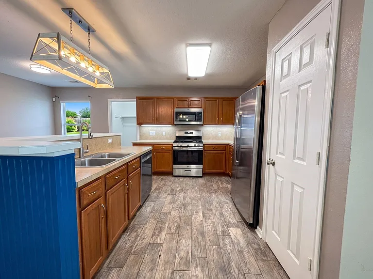 8102 Sanders Glen Ln — Photo 6