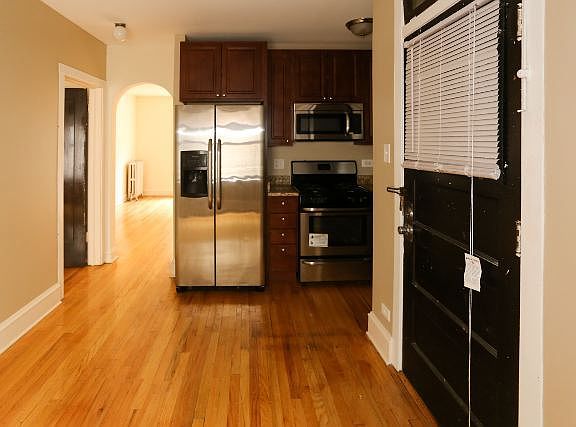 3rd image of 2106 W Ainslie St APT 2S