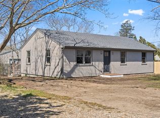10 Winthrop Ave, Oak Bluffs, MA 02557